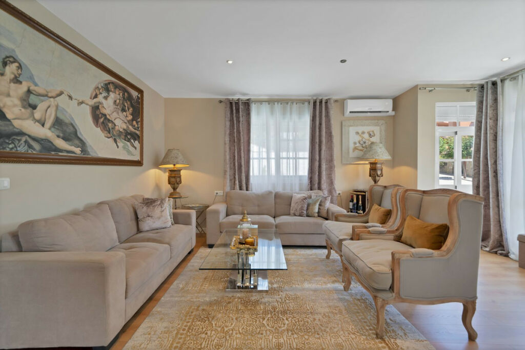 Detached Villa Estepona Málaga - image 32