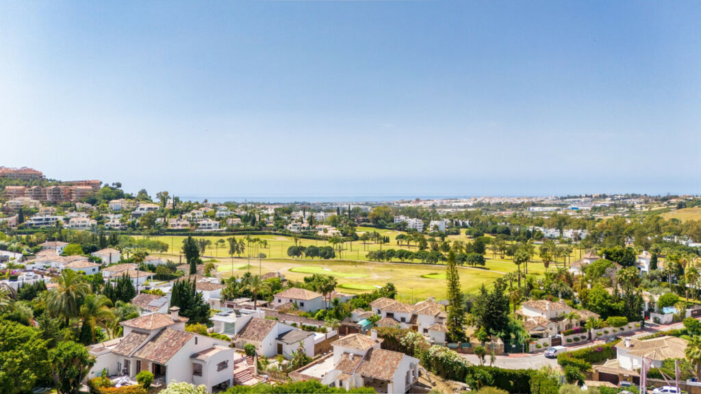 Detached Villa Nueva Andalucía Málaga - image 32