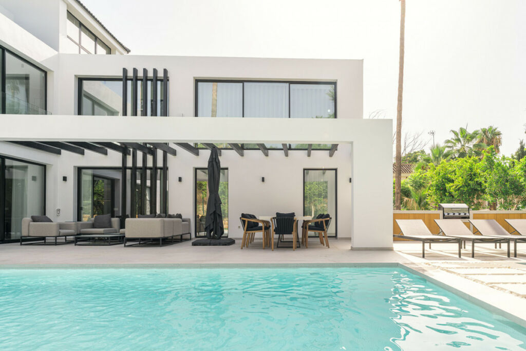 Detached Villa Nueva Andalucía Málaga - image 32