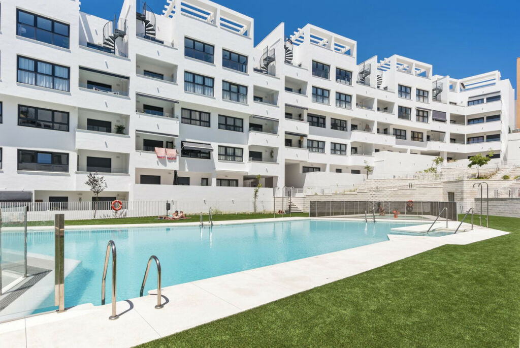 Middle Floor Apartment Estepona Málaga - image 32