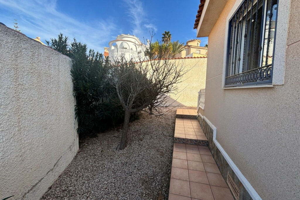 Detached Villa Ciudad Quesada Alicante - image 32