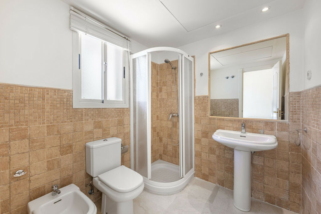 Townhouse Nueva Andalucía Málaga - image 32