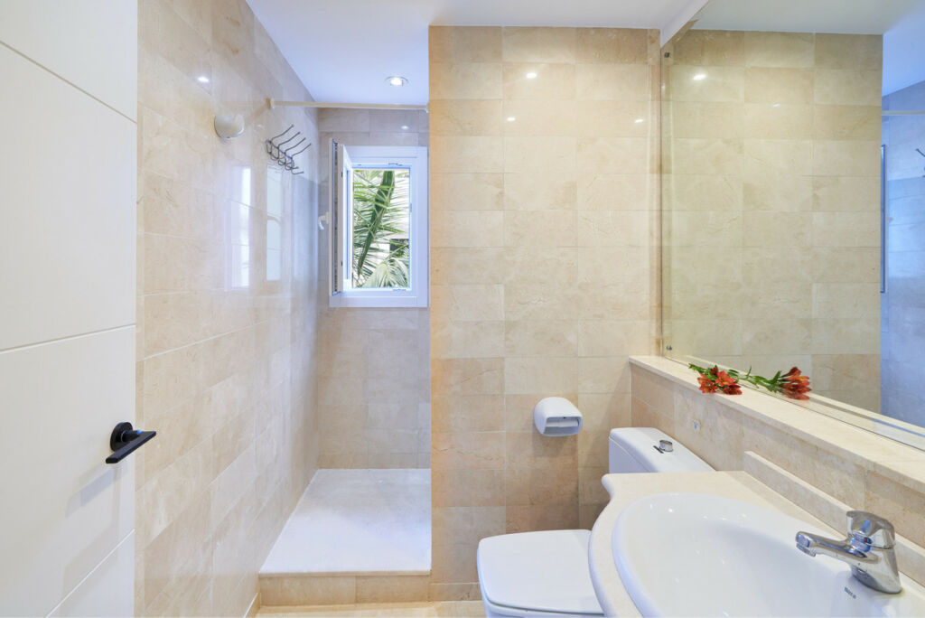 Middle Floor Apartment Elviria Málaga - image 32