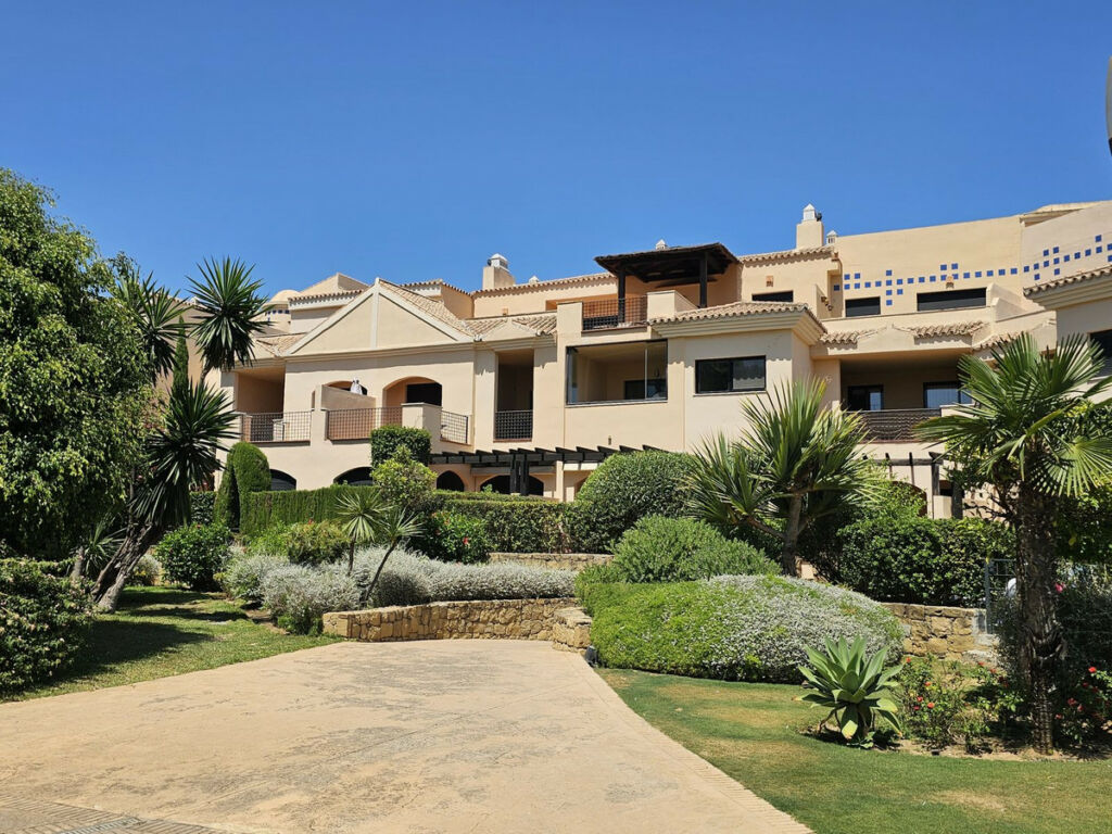 Middle Floor Apartment Puerto Banús Málaga - image 31