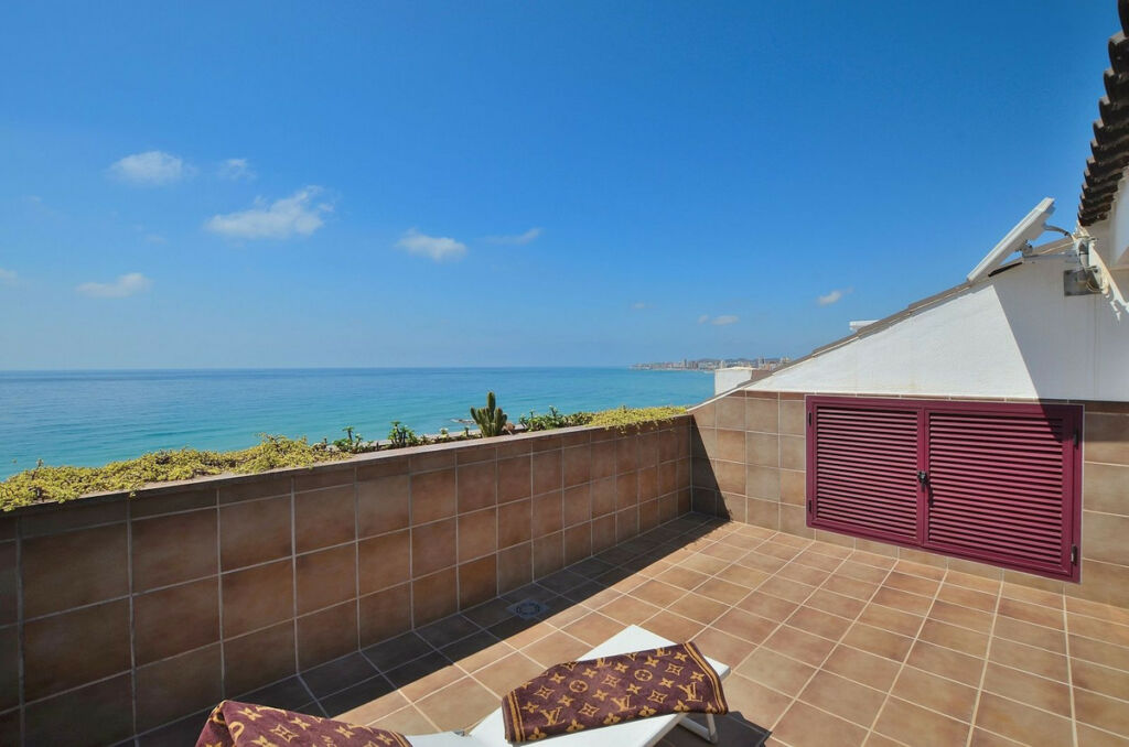 Penthouse Carvajal Málaga - image 32