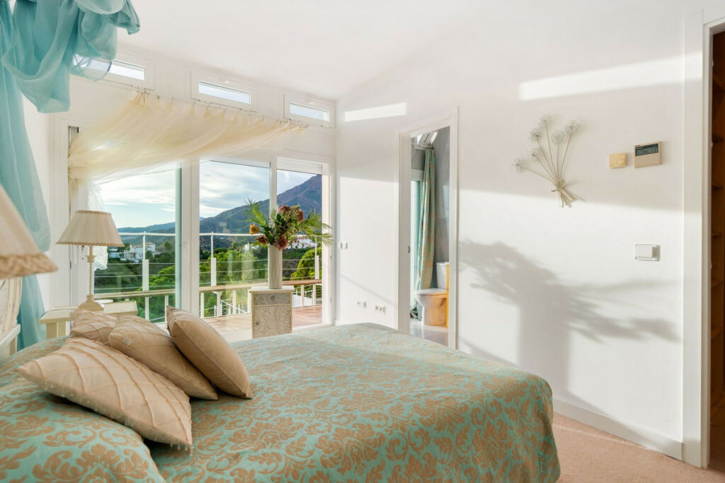 Detached Villa Estepona Málaga - image 30
