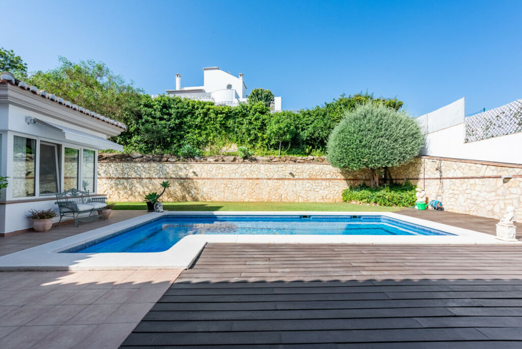 Detached Villa Sierrezuela Málaga - image 32
