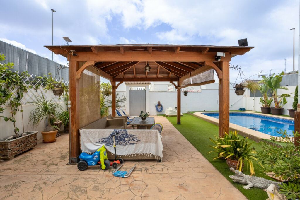 Detached Villa Los Montesinos Alicante - image 32