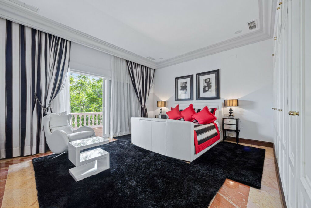 Detached Villa Nagüeles Málaga - image 32