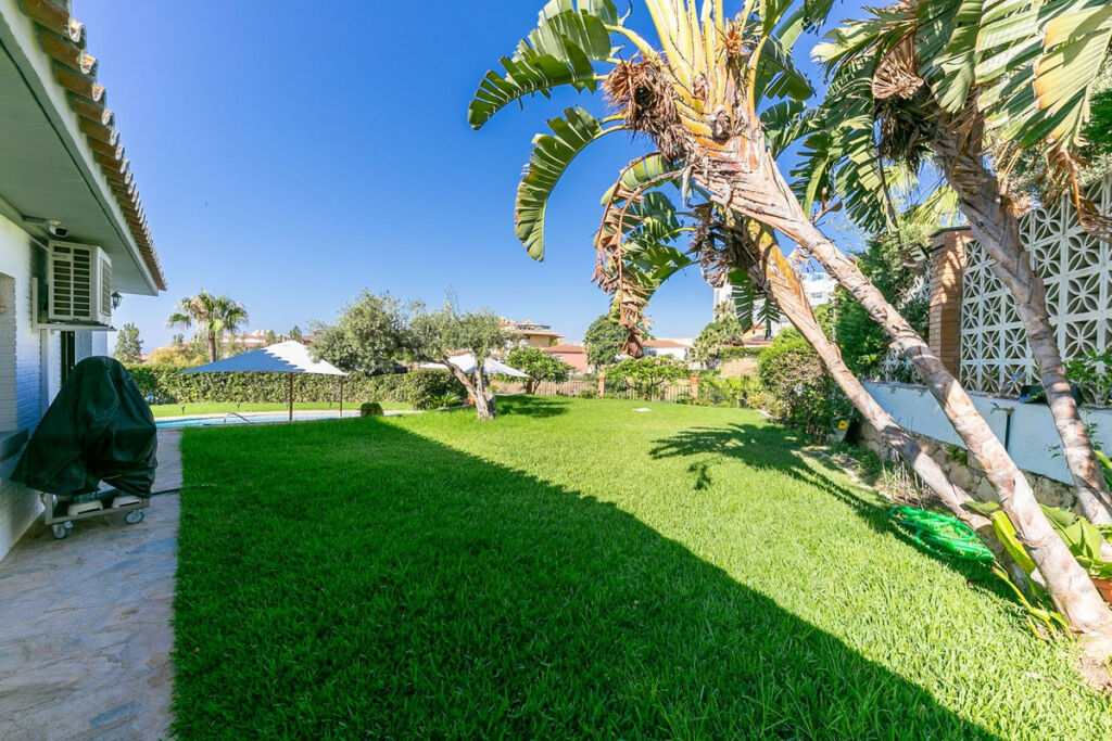 Detached Villa La Capellania Málaga - image 32