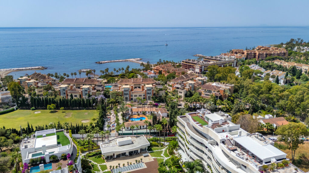 Middle Floor Apartment Puerto Banús Málaga - image 32