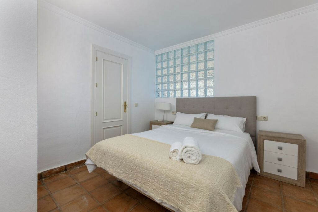 Detached Villa Benahavís Málaga - image 32