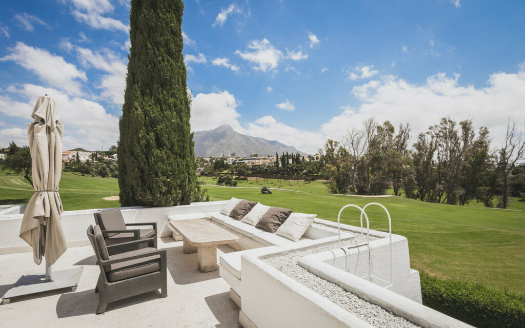 Detached Villa Nueva Andalucía Málaga - image 32