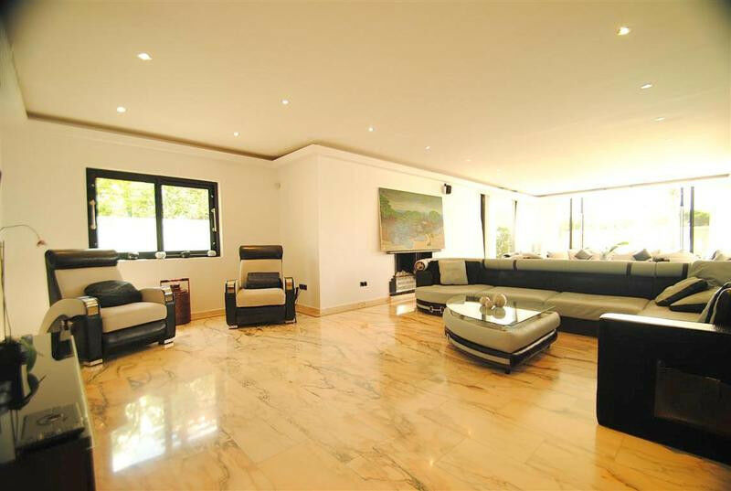 Detached Villa Cabopino Málaga - image 32