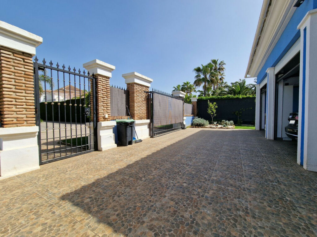 Detached Villa Guadalmina Baja Málaga - image 35