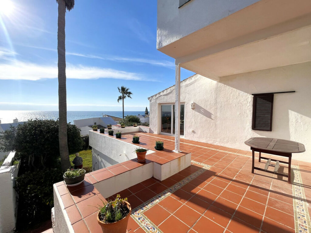 Detached Villa Estepona Málaga - image 33