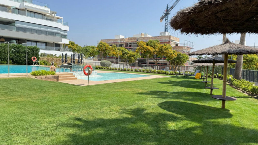Middle Floor Apartment Estepona Málaga - image 33