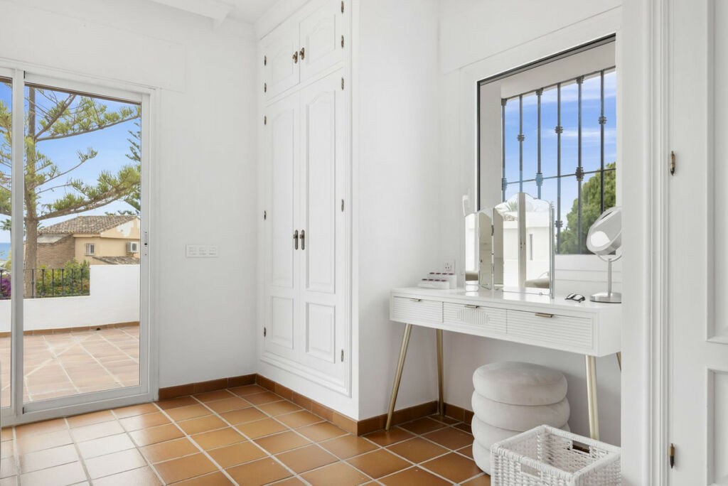Detached Villa Las Chapas Málaga - image 33
