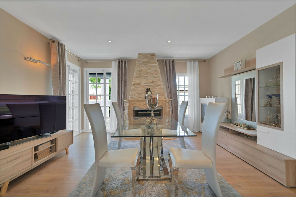 Detached Villa Estepona Málaga - image 33