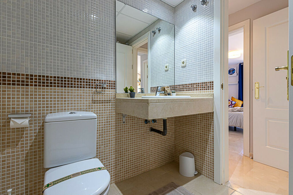 Middle Floor Apartment Benalmadena Málaga - image 33