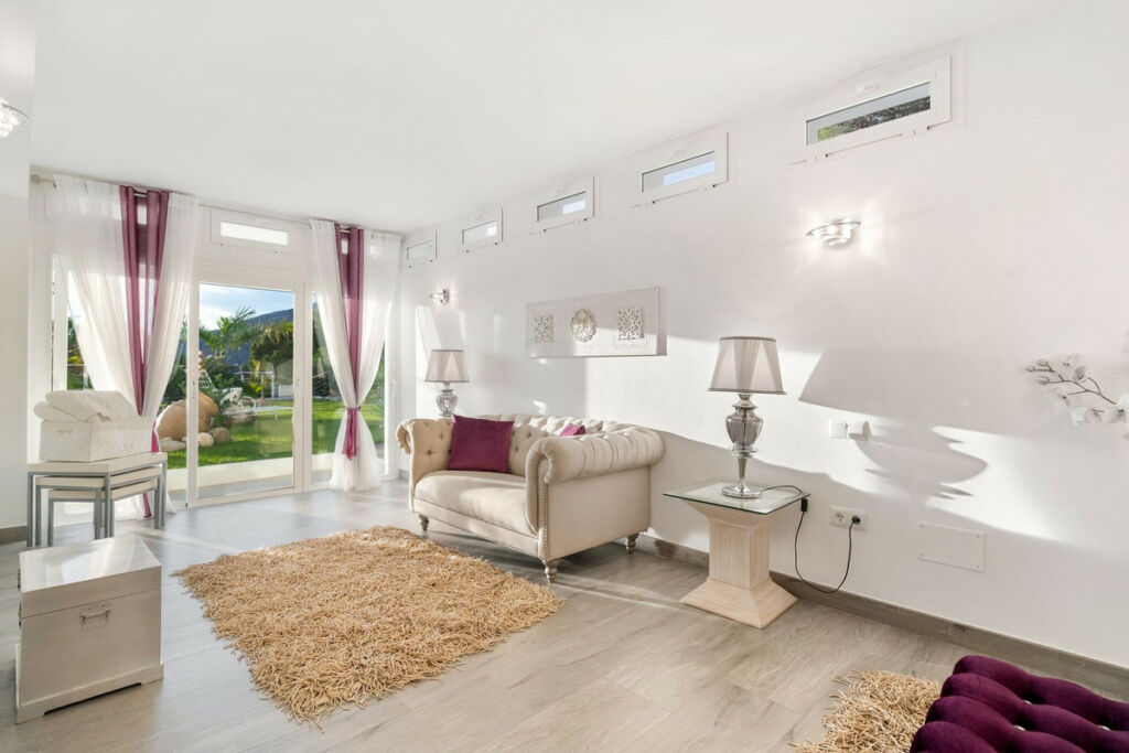 Detached Villa Estepona Málaga - image 31