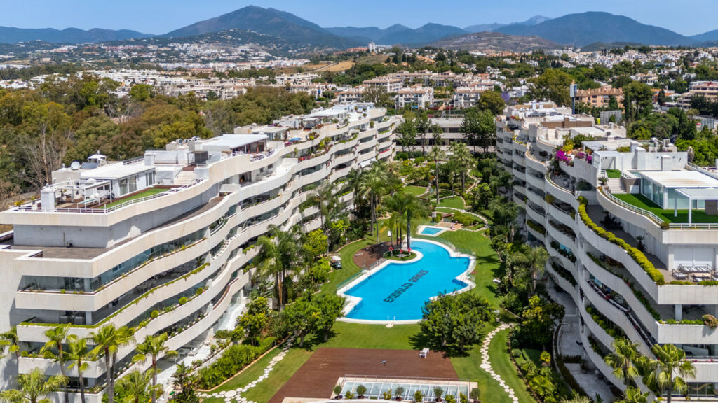 Middle Floor Apartment Puerto Banús Málaga - image 33