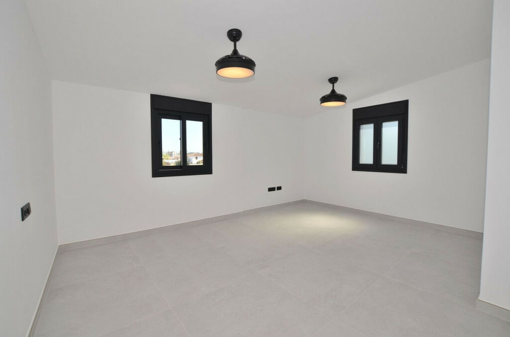 Detached Villa El Coto Málaga - image 33
