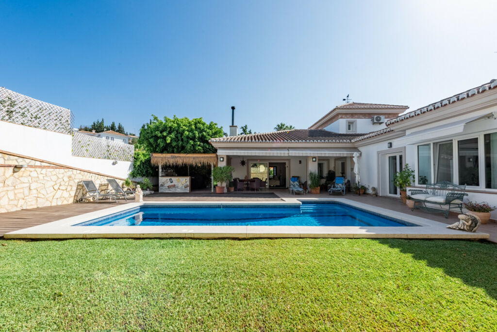 Detached Villa Sierrezuela Málaga - image 33