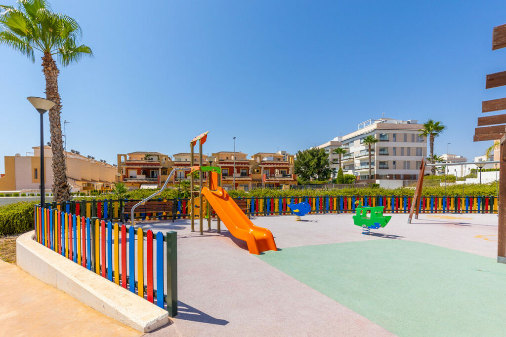 Middle Floor Apartment Villamartin Alicante - image 33