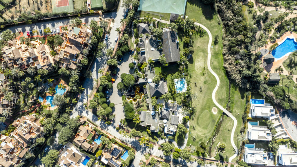 Detached Villa Estepona Málaga - image 31