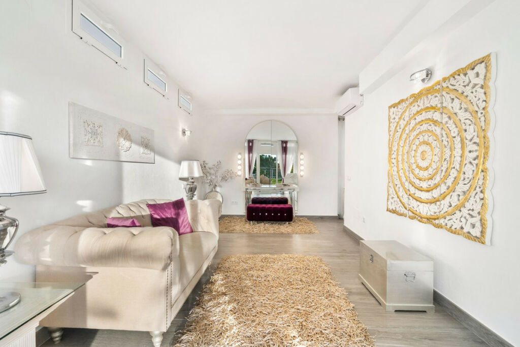 Detached Villa Estepona Málaga - image 32