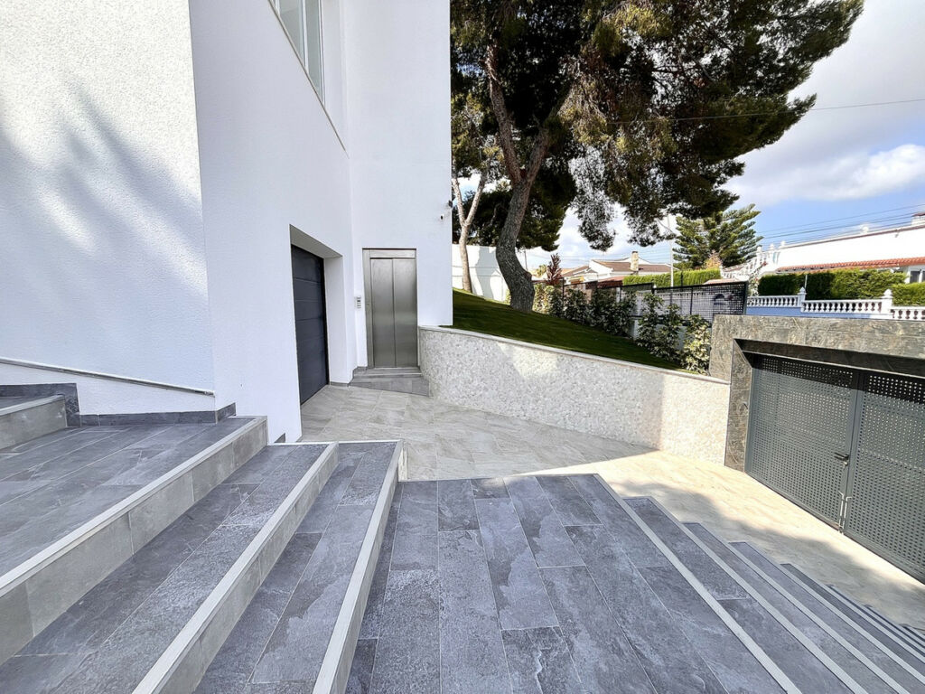 Detached Villa Los Balcones Alicante - image 34