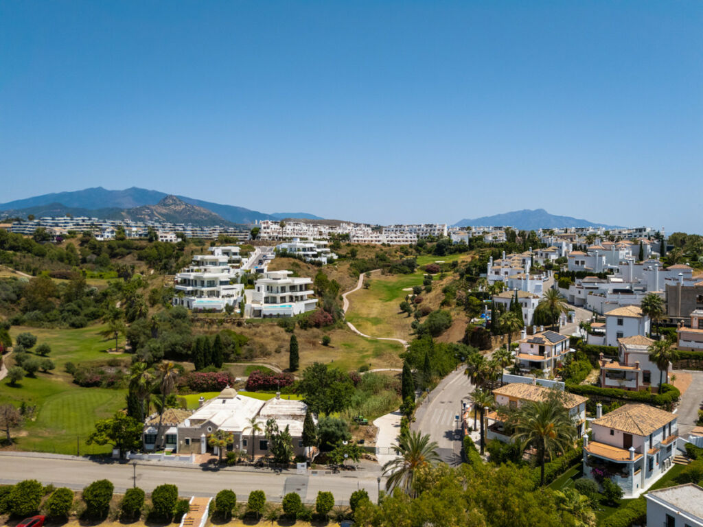 Detached Villa Estepona Málaga - image 34