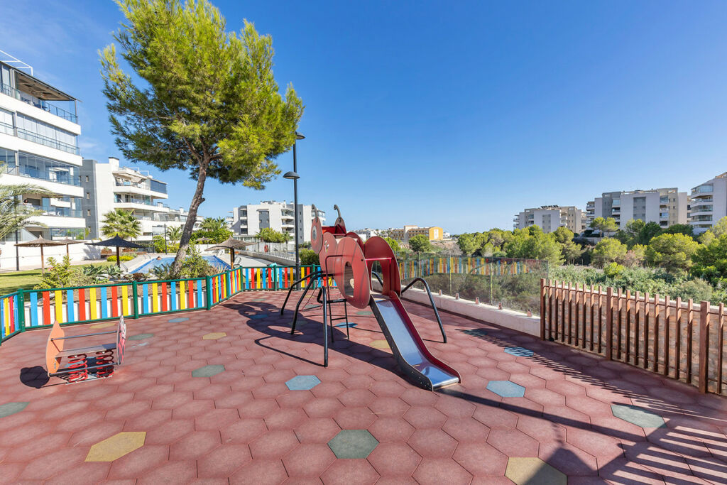 Middle Floor Apartment Villamartin Alicante - image 34