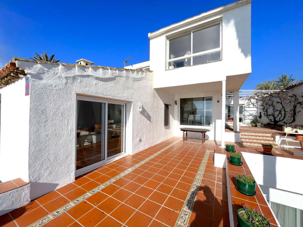 Detached Villa Estepona Málaga - image 34