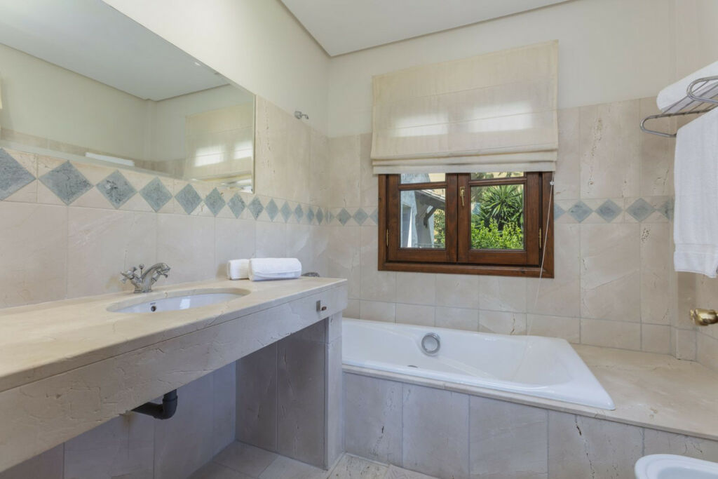 Detached Villa Benahavís Málaga - image 34