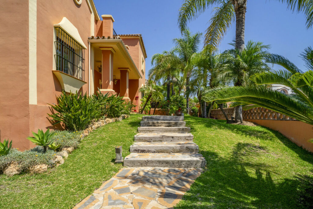 Detached Villa Guadalmina Alta Málaga - image 34