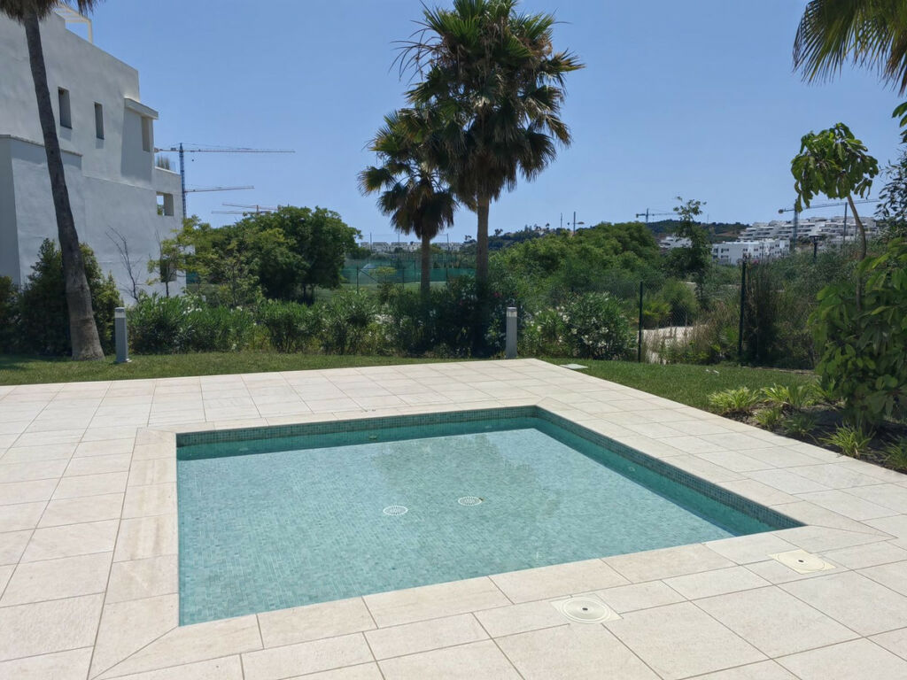 Middle Floor Apartment Estepona Málaga - image 34
