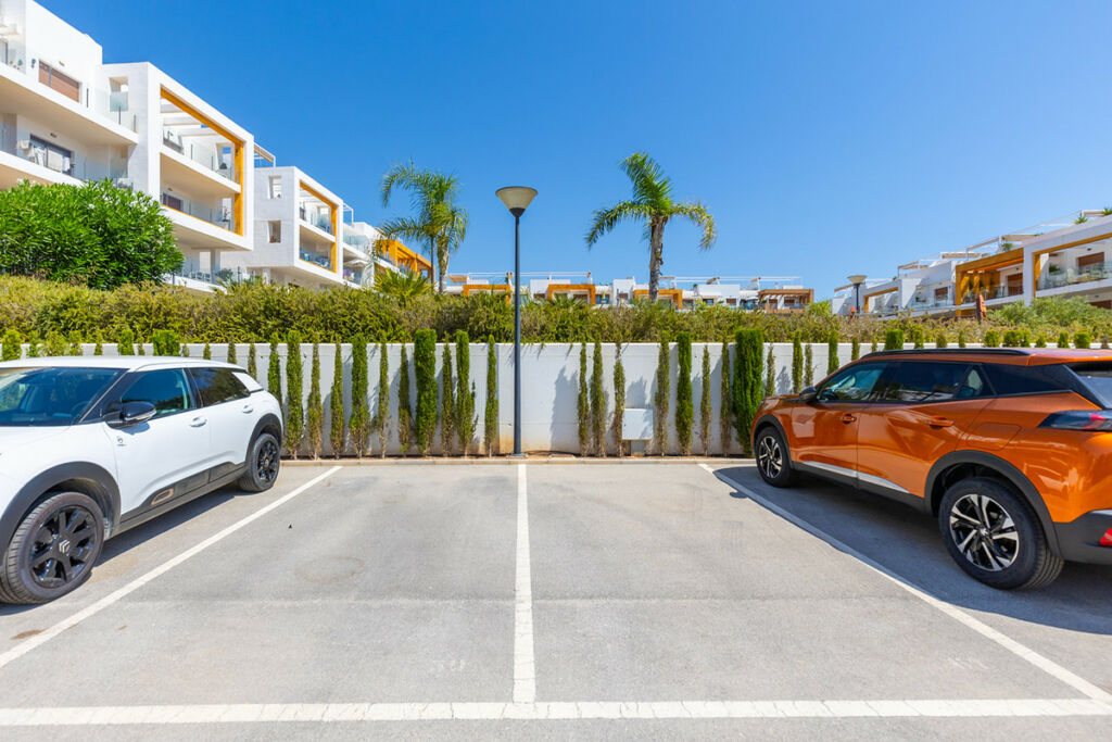 Middle Floor Apartment Villamartin Alicante - image 35