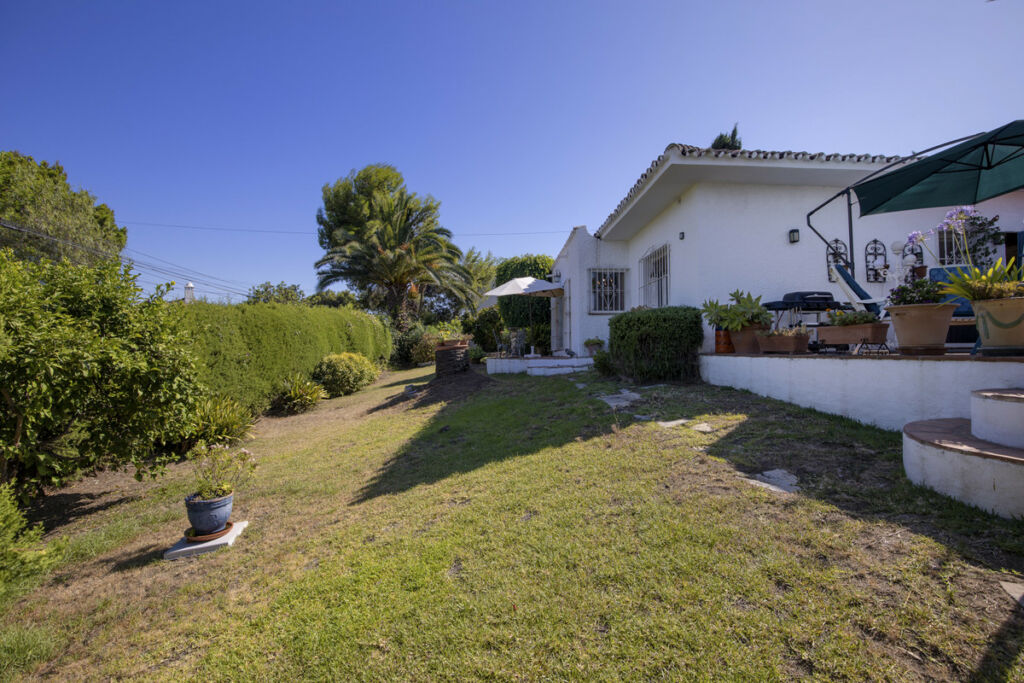 Detached Villa Valle del Sol Málaga - image 2