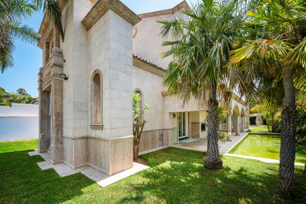 Detached Villa Marbella Málaga - image 35