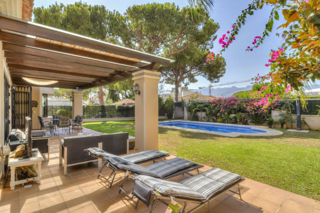 Detached Villa Las Chapas Málaga - image 35