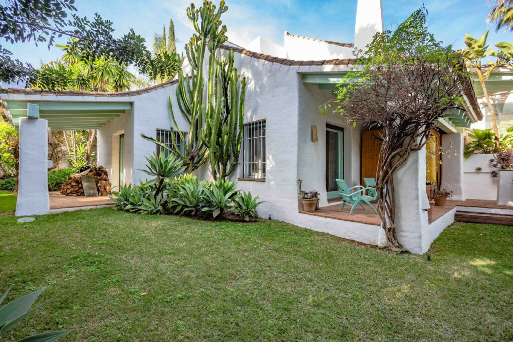 Detached Villa Sierra Blanca Málaga - image 35