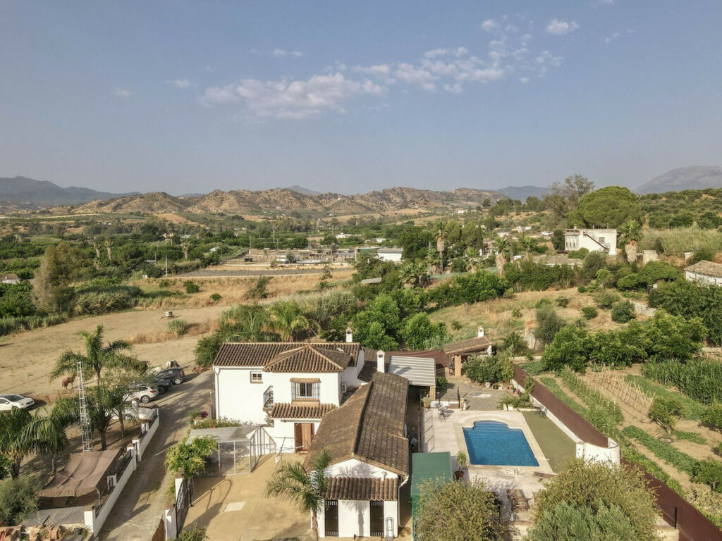 Detached Villa Coín Málaga - image 2