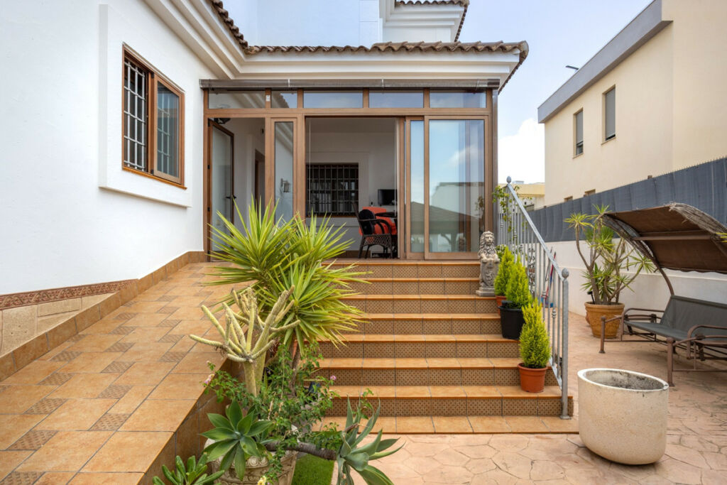 Detached Villa Los Montesinos Alicante - image 36