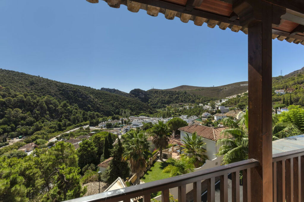 Detached Villa Benahavís Málaga - image 36