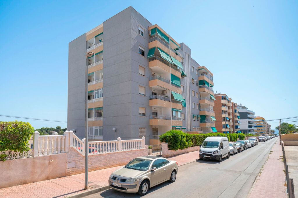 Middle Floor Apartment Punta Prima Alicante - image 36