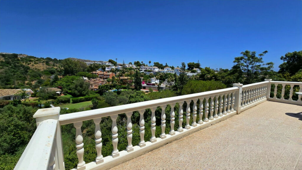 Detached Villa Calahonda Málaga - image 37