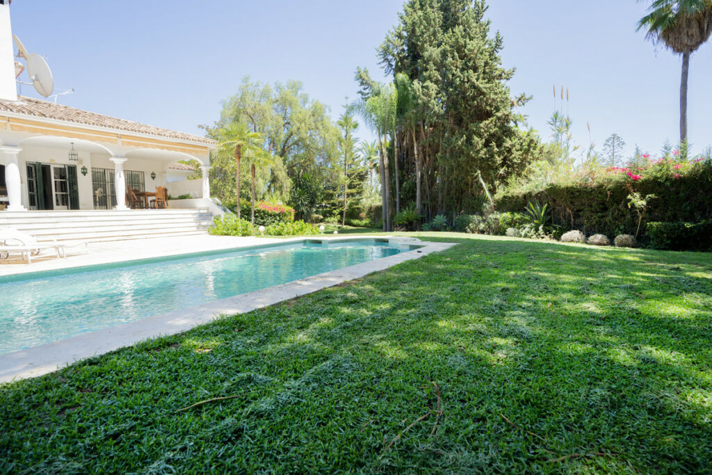 Detached Villa Sierra Blanca Málaga - image 32