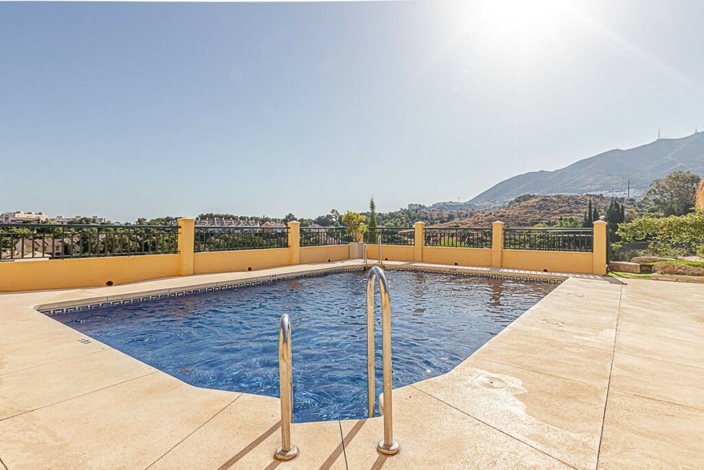 Middle Floor Apartment Benalmadena Málaga - image 36